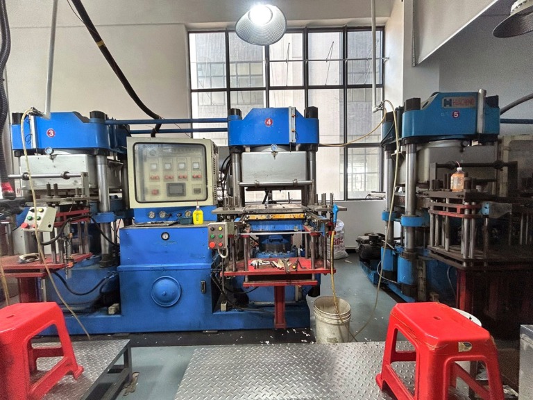 Molding press on the workshop floor